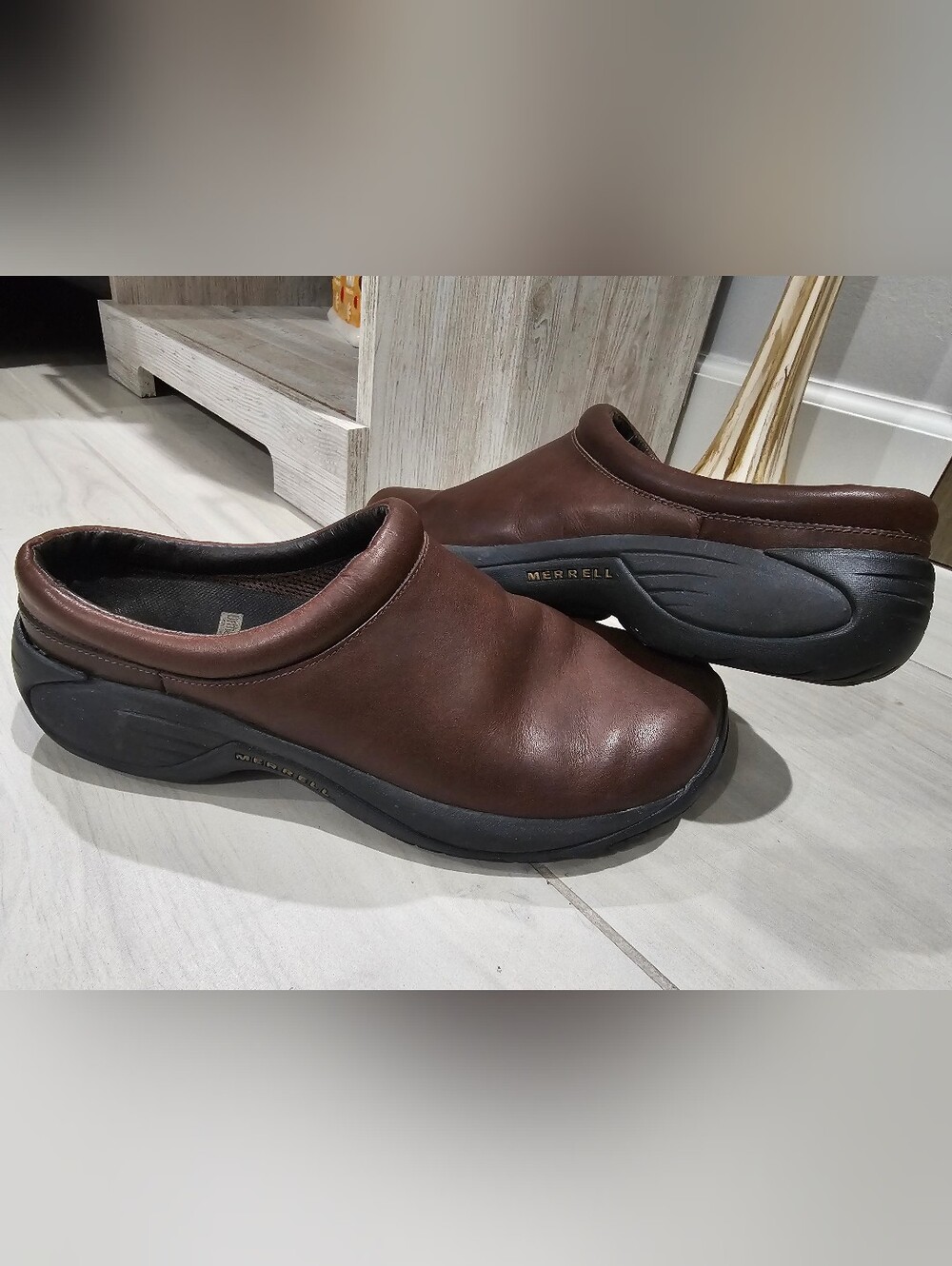 Merrell Men’s Brown Slip-On Leather Clogs Size 9